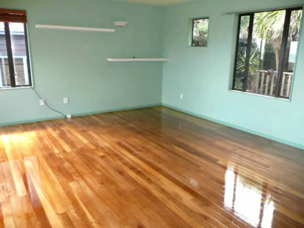 timber floor varnishing